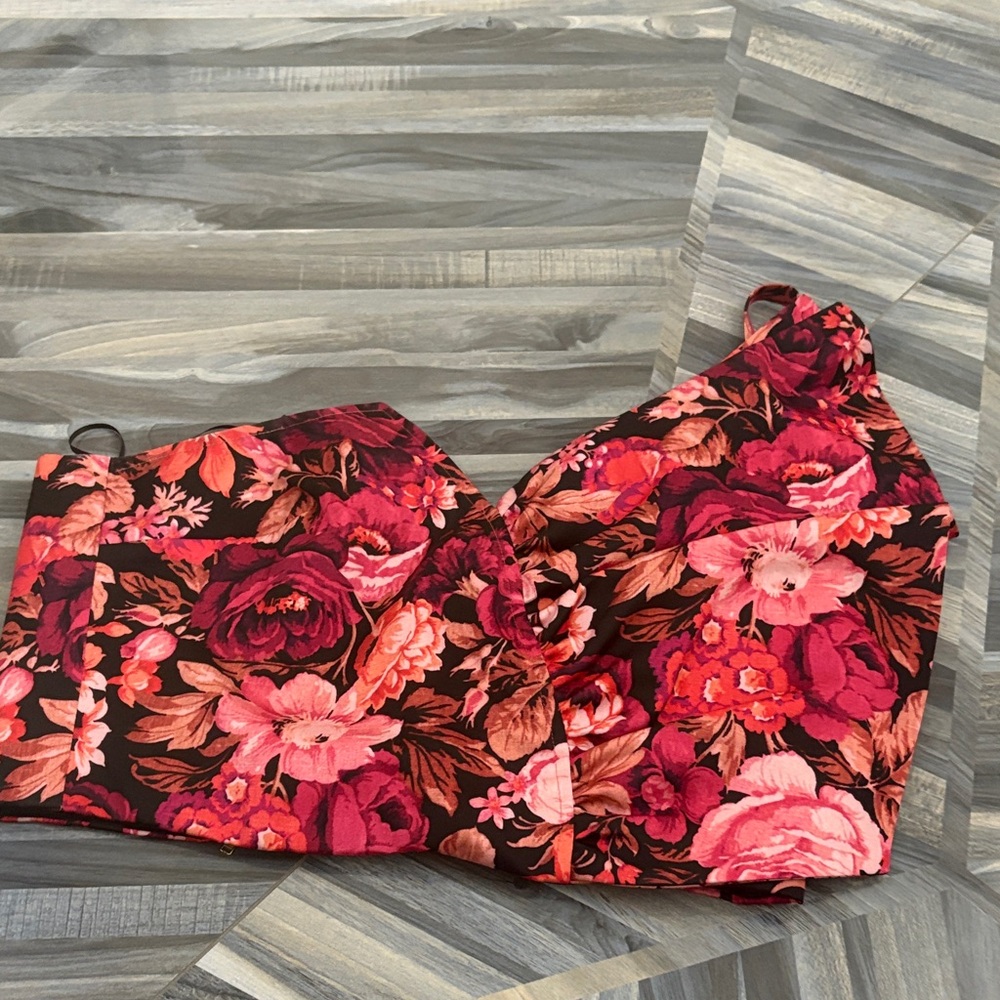 AMUR Floral Crop Top - Red and Pink